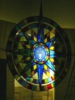  Vitral de la rosa de los vientos instalado en la Iglesia Parroquial Nuestra Senora de Lujan de Marmol en 2008 - Buenos Aires.-